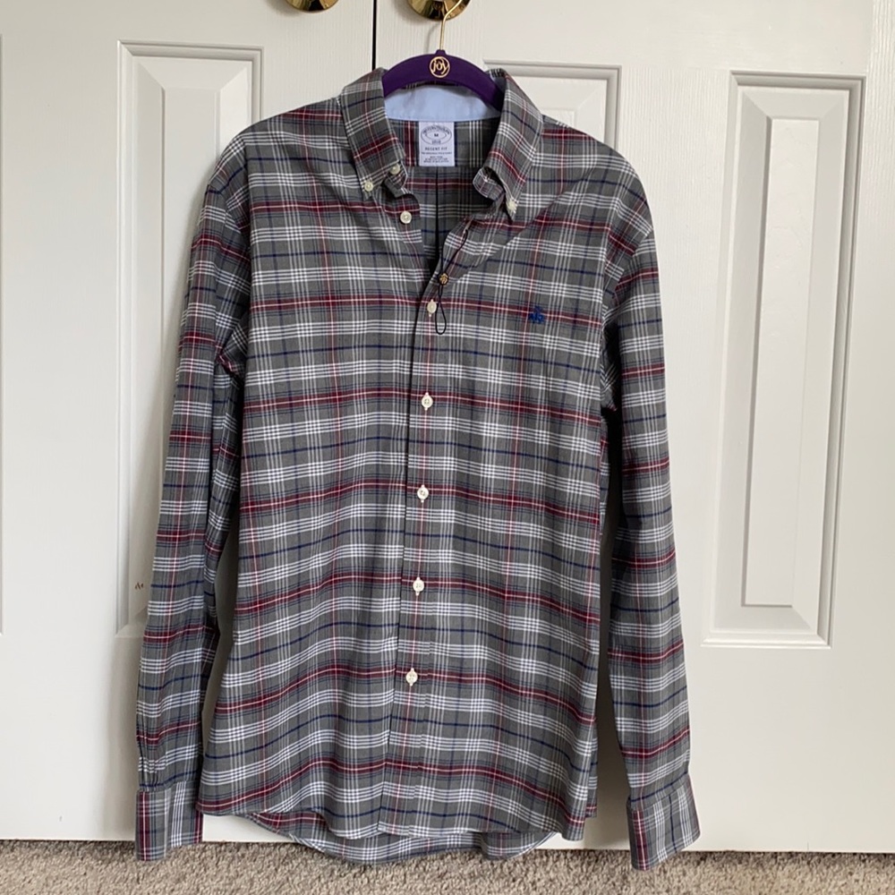 Men’s Brooks Brothers 1818 Regent Fit size M dress shirt, gray white and maroon